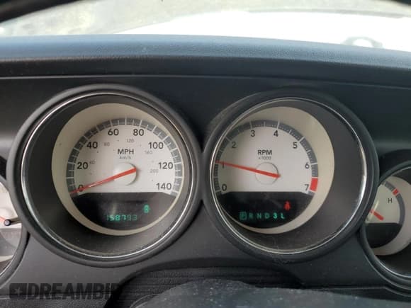 ✅ 2009 Dodge Challenger SE • VIN: 2B3LJ44V49H535544 • Lot: 48692864. Wystawiony na Copart z przebiegiem 158 793 mil. Bezpłatny archiwum sprzedaży aukcyjnych z USA i szczegółowy raport historii pojazdu na DreamBid. Zdjęcie 9.