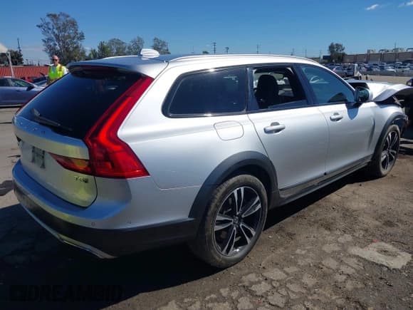 ✅ 2018 Volvo V90 • VIN: YV4102NK0J1017190 • Lot: 43453932. Listed on IAAI with 100,833 mi. Free auction sales archive from the USA and detailed vehicle history report at DreamBid. Image 4.