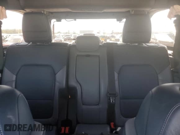 ✅ 2021 Ford Bronco First Edition • VIN: 1FMEE5EP8MLA41924 • Lot: 52826475. Wystawiony na Copart z przebiegiem 30 039 mil. Bezpłatny archiwum sprzedaży aukcyjnych z USA i szczegółowy raport historii pojazdu na DreamBid. Zdjęcie 10.