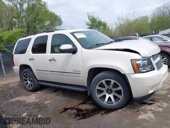 2011 Chevrolet Tahoe LTZ с VIN 1GNSKCE00BR237767, выставлен на аукционе IAAI как лот 42020189 с пробегом 256 822 миль миль и . История ставок и продаж доступна на DreamBid. Изображение 13.