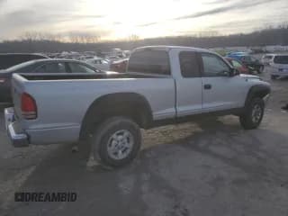 ✅ 2002 Dodge Dakota • VIN: 1B7GG42X22S511194 • Lot: 42983195. Wystawiony na Copart z przebiegiem 131 808 mil. Bezpłatny archiwum sprzedaży aukcyjnych z USA i szczegółowy raport historii pojazdu na DreamBid. Zdjęcie 3.