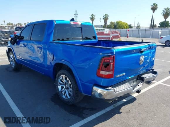 2022 Ram 1500 Laramie z VIN 1C6RREJM8NN479460, wystawiony jako IAAI lot #42641927 z przebiegiem 66 496 mil mil oraz . Historia ofert i sprzedaży dostępna na DreamBid. Obrazek 3.