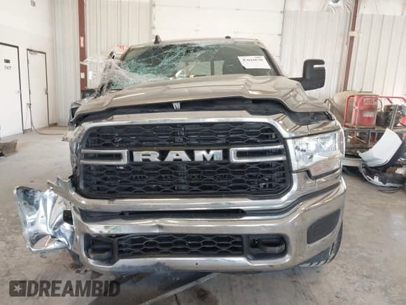 ✅ 2024 Ram 2500 Tradesman • VIN: 3C6UR5CL5RG234130 • Lot: 43016030. Wystawiony na IAAI z przebiegiem 27 363 mil. Bezpłatny archiwum sprzedaży aukcyjnych z USA i szczegółowy raport historii pojazdu na DreamBid. Zdjęcie 12.