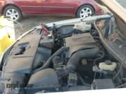 ✅ 2001 Lincoln Town Car Cartier • VIN: 1LNHM83W61Y713277 • Lot: 43676380. Wystawiony na IAAI z przebiegiem 283 434 mil. Bezpłatny archiwum sprzedaży aukcyjnych z USA i szczegółowy raport historii pojazdu na DreamBid. Zdjęcie 14.