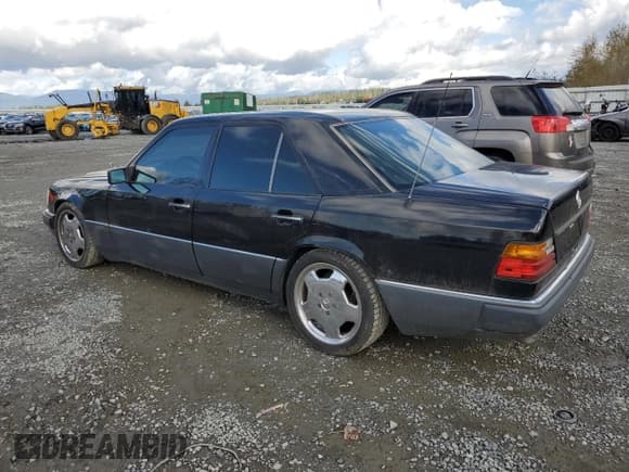 ✅ 1992 Mercedes-Benz 300 E • VIN: WDBEA30D5NB625320 • Лот: 76770414. Опубликован ранее на Copart с пробегом 108 881 миль. Бесплатный доступ к архиву аукционных продаж из США и подробный отчёт об истории автомобиля на DreamBid. Изображение 2.