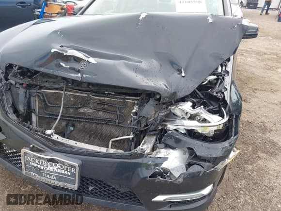 ✅ 2014 Mercedes-Benz C 250 Sport • VIN: WDDGF4HB2EA968117 • Lot: 42105598. Wystawiony na IAAI z przebiegiem 119 237 mil. Bezpłatny archiwum sprzedaży aukcyjnych z USA i szczegółowy raport historii pojazdu na DreamBid. Zdjęcie 6.