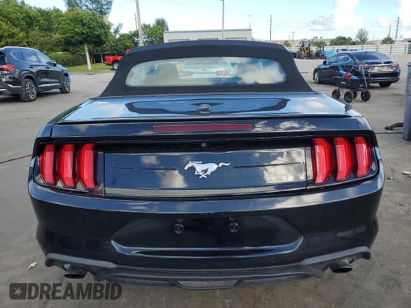 ✅ 2020 Ford Mustang EcoBoost Premium • VIN: 1FATP8UH5L5179768 • Lot: 90226595. Listed on Copart with 80,704 mi. Free auction sales archive from the USA and detailed vehicle history report at DreamBid. Image 6.