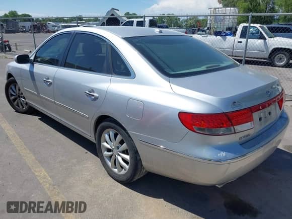 2007 Hyundai Azera SE с VIN KMHFC46F17A199984, выставлен на аукционе IAAI как лот 42357676 с пробегом 215 196 миль миль и . История ставок и продаж доступна на DreamBid. Изображение 3.