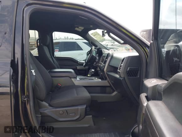 ✅ 2019 Ford F-150 XL • VIN: 1FTEW1C53KKF14644 • Lot: 42276906. Wystawiony na IAAI z przebiegiem 47 785 mil. Bezpłatny archiwum sprzedaży aukcyjnych z USA i szczegółowy raport historii pojazdu na DreamBid. Zdjęcie 5.