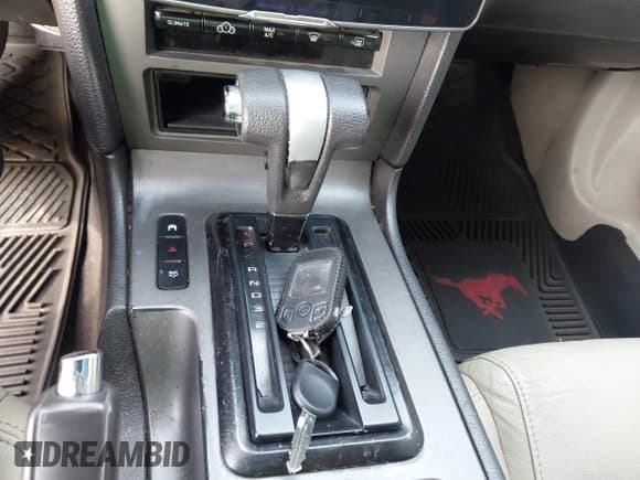 ✅ 2010 Ford Mustang V6 • VIN: 1ZVBP8AN8A5129649 • Lot: 43674119. Listed on IAAI with 194,383 mi. Free auction sales archive from the USA and detailed vehicle history report at DreamBid. Image 11.