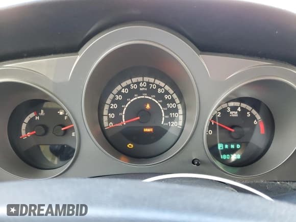 ✅ 2010 Dodge Avenger SXT • VIN: 1B3CC4FB0AN173219 • Lot: 79762174. Wystawiony na Copart z przebiegiem 180 708 mil. Bezpłatny archiwum sprzedaży aukcyjnych z USA i szczegółowy raport historii pojazdu na DreamBid. Zdjęcie 9.