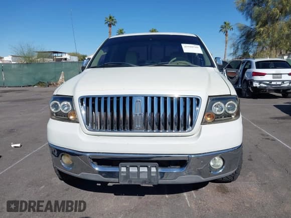 ✅ 2006 Lincoln Mark LT • VIN: 5LTPW18596FJ22992 • Lot: 43599744. Listed on IAAI with 214,401 mi. Free auction sales archive from the USA and detailed vehicle history report at DreamBid. Image 6.