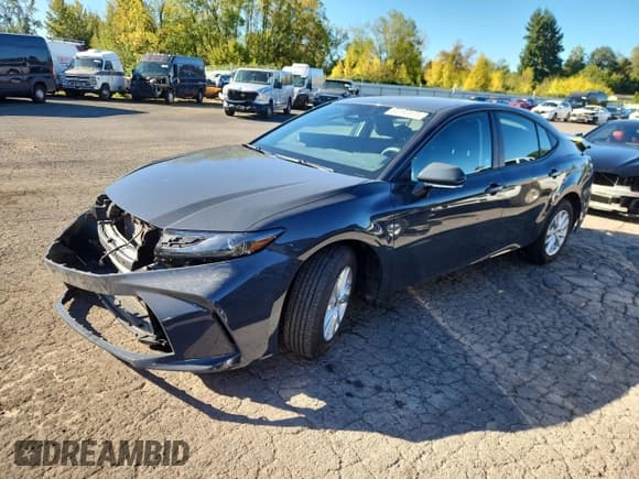 ✅ 2025 Toyota Camry XLE • VIN: 4T1DAACK9SU110649 • Lot: 85192575. Wystawiony na Copart z przebiegiem 8 561 mil. Bezpłatny archiwum sprzedaży aukcyjnych z USA i szczegółowy raport historii pojazdu na DreamBid. Zdjęcie 1.