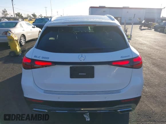 ✅ 2024 Mercedes-Benz GLC 300 • VIN: W1NKM4HBXRF199040 • Lot: 43483656. Wystawiony na IAAI z przebiegiem 10 398 mil. Bezpłatny archiwum sprzedaży aukcyjnych z USA i szczegółowy raport historii pojazdu na DreamBid. Zdjęcie 16.