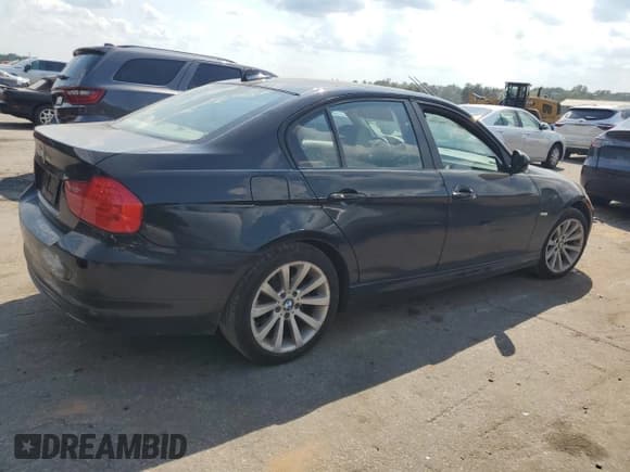 ✅ 2011 BMW 3 Series 328i • VIN: WBAPH7C56BE461830 • Lot: 71489815. Wystawiony na Copart z przebiegiem 211 701 mil. Bezpłatny archiwum sprzedaży aukcyjnych z USA i szczegółowy raport historii pojazdu na DreamBid. Zdjęcie 3.