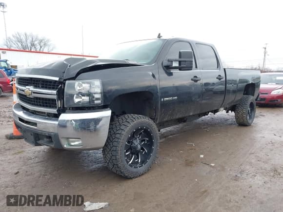 ✅ 2008 Chevrolet Silverado 2500HD 1LT • VIN: 1GCHC23628F201140 • Лот: 41531542. Опубликован ранее на IAAI с пробегом 163 602 миль. Бесплатный доступ к архиву аукционных продаж из США и подробный отчёт об истории автомобиля на DreamBid. Изображение 2.