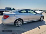 ✅ 2014 Mercedes-Benz C 250 • VIN: WDDGJ4HB3EG206748 • Lot: 81128785. Wystawiony na Copart z przebiegiem 113 359 mil. Bezpłatny archiwum sprzedaży aukcyjnych z USA i szczegółowy raport historii pojazdu na DreamBid. Zdjęcie 3.
