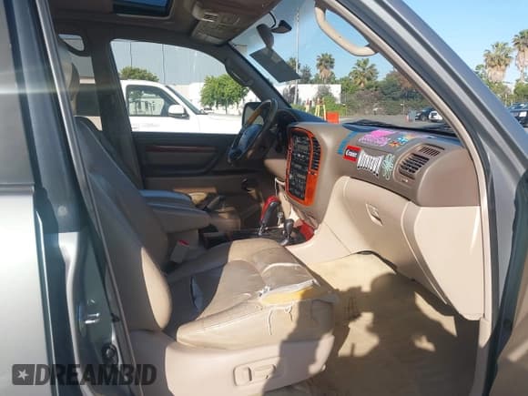 ✅ 2001 Lexus LX 470 • VIN: JTJHT00W113500583 • Lot: 42373922. Wystawiony na IAAI z przebiegiem 269 323 mil. Bezpłatny archiwum sprzedaży aukcyjnych z USA i szczegółowy raport historii pojazdu na DreamBid. Zdjęcie 5.