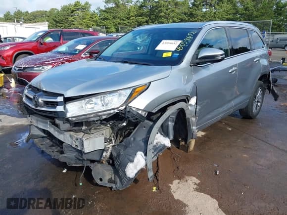✅ 2017 Toyota Highlander XLE • VIN: 5TDJZRFH4HS403774 • Lot: 43054652. Listed on IAAI with 97,859 mi. Free auction sales archive from the USA and detailed vehicle history report at DreamBid. Image 2.