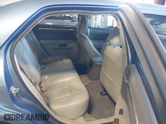 ✅ 2007 Chrysler 300 Limited • VIN: 2C3KK53G27H823158 • Lot: 42638093. Listed on IAAI with 131,678 mi. Free auction sales archive from the USA and detailed vehicle history report at DreamBid. Image 8.