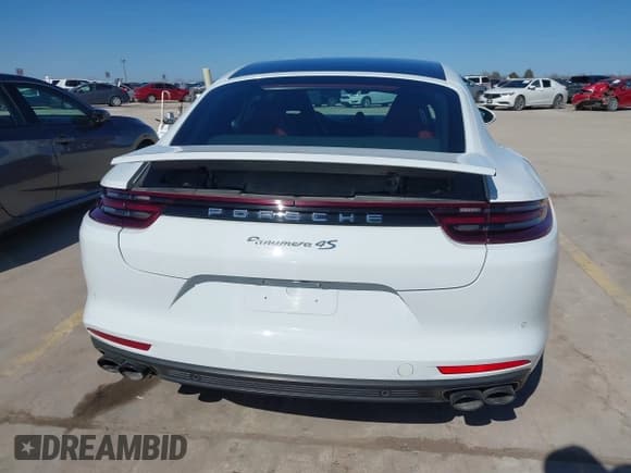 ✅ 2018 Porsche Panamera 4S • VIN: WP0AB2A70JL136828 • Lot: 41463896. Wystawiony na IAAI z przebiegiem 60 179 mil. Bezpłatny archiwum sprzedaży aukcyjnych z USA i szczegółowy raport historii pojazdu na DreamBid. Zdjęcie 17.