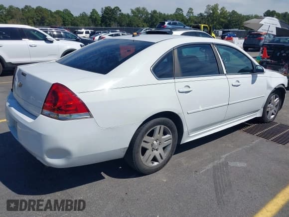 ✅ 2015 Chevrolet Impala LT • VIN: 2G1WB5E37F1122056 • Лот: 43170781. Опубликован ранее на IAAI с пробегом 236 421 миль. Бесплатный доступ к архиву аукционных продаж из США и подробный отчёт об истории автомобиля на DreamBid. Изображение 4.