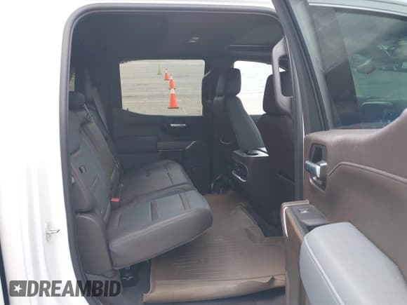 ✅ 2021 GMC Sierra 1500 Denali • VIN: 3GTU9FEL0MG255150 • Lot: 43060209. Wystawiony na IAAI z przebiegiem 56 711 mil. Bezpłatny archiwum sprzedaży aukcyjnych z USA i szczegółowy raport historii pojazdu na DreamBid. Zdjęcie 8.