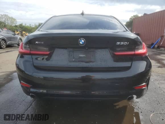 2019 BMW 3 Series 330i xDrive z VIN 3MW5R7J50K8A05297, wystawiony jako Copart lot #81021675 z przebiegiem Nie podano mil oraz Nie do naprawy • Non repairable. Historia ofert i sprzedaży dostępna na DreamBid. Obrazek 6.