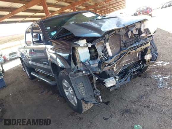 ✅ 2015 Toyota Tacoma PreRunner • VIN: 3TMKU4HN0FM046941 • Lot: 42533553. Wystawiony na IAAI z przebiegiem 123 115 mil. Bezpłatny archiwum sprzedaży aukcyjnych z USA i szczegółowy raport historii pojazdu na DreamBid. Zdjęcie 1.