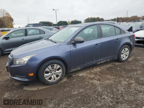 ✅ 2014 Chevrolet Cruze LS • VIN: 1G1PA5SG1E7143825 • Lot: 90257015. Listed on Copart with 171,602 mi. Free auction sales archive from the USA and detailed vehicle history report at DreamBid. Image 1.