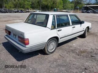 ✅ 1991 Volvo 740 • VIN: YV1FA8842M2506866 • Lot: 42076046. Wystawiony na IAAI z przebiegiem 126 781 mil. Bezpłatny archiwum sprzedaży aukcyjnych z USA i szczegółowy raport historii pojazdu na DreamBid. Zdjęcie 4.