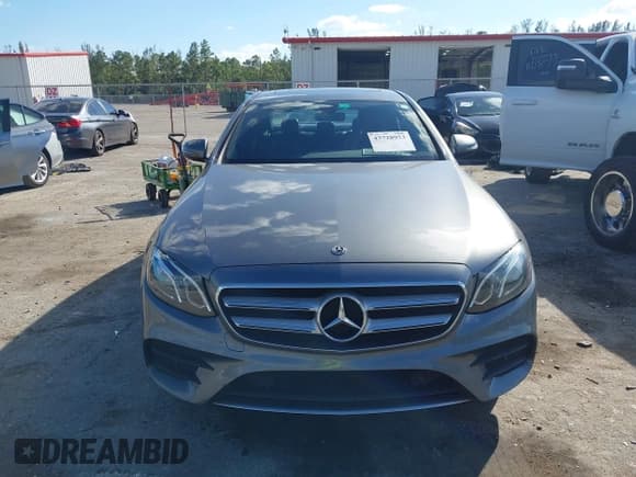 ✅ 2018 Mercedes-Benz E 300 • VIN: WDDZF4KBXJA317975 • Lot: 43728953. Listed on IAAI with 54,923 mi. Free auction sales archive from the USA and detailed vehicle history report at DreamBid. Image 13.