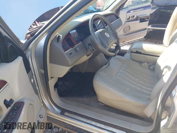 ✅ 2003 Lincoln Town Car Executive • VIN: 1LNHM81W53Y706603 • Lot: 43703566. Listed on IAAI with Not provided. Free auction sales archive from the USA and detailed vehicle history report at DreamBid. Image 5.