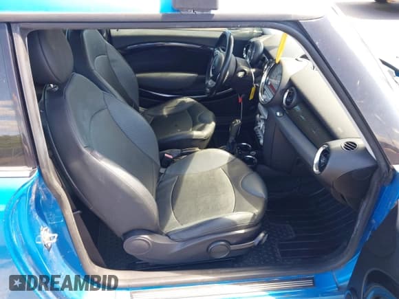 ✅ 2008 MINI Hardtop S • VIN: WMWMF73518TT86953 • Лот: 42239292. Опубликован ранее на IAAI с пробегом 107 513 миль. Бесплатный доступ к архиву аукционных продаж из США и подробный отчёт об истории автомобиля на DreamBid. Изображение 5.