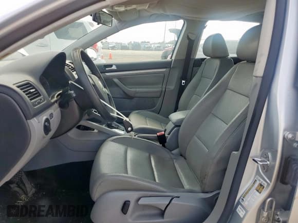 ✅ 2007 Volkswagen Jetta 2.5 • VIN: 3VWRF71K57M158773 • Лот: 81218165. Опубликован ранее на Copart с пробегом 86 686 миль. Бесплатный доступ к архиву аукционных продаж из США и подробный отчёт об истории автомобиля на DreamBid. Изображение 7.