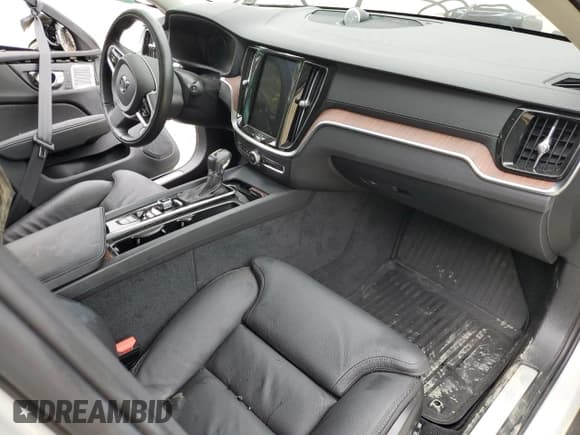 ✅ 2020 Volvo V60 • VIN: YV4102WK5L1030177 • Лот: 57438404. Опубликован ранее на Copart с пробегом 27 270 миль. Бесплатный доступ к архиву аукционных продаж из США и подробный отчёт об истории автомобиля на DreamBid. Изображение 8.