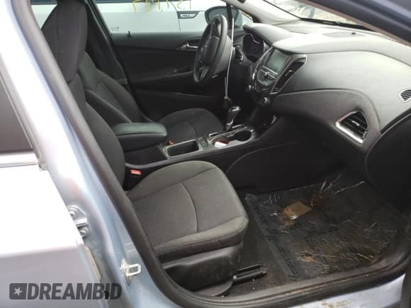 ✅ 2017 Chevrolet Cruze LT • VIN: 1G1BE5SM4H7172597 • Lot: 60172392. Listed on Copart with 137,127 mi. Free auction sales archive from the USA and detailed vehicle history report at DreamBid. Image 5.