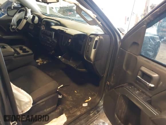 2018 Chevrolet Silverado 1500 LT z VIN 3GCUKREC0JG519095, wystawiony jako IAAI lot #43271594 z przebiegiem 108 548 mil mil oraz . Historia ofert i sprzedaży dostępna na DreamBid. Obrazek 5.