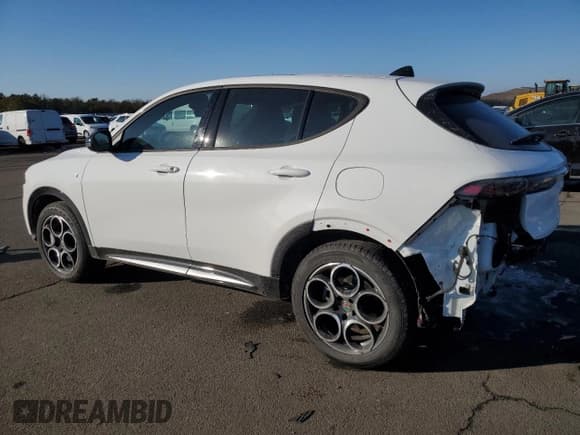 ✅ 2024 Alfa Romeo Tonale Ti • VIN: ZASPATCW4R3083736 • Lot: 42008895. Wystawiony na Copart z przebiegiem 1 976 mil. Bezpłatny archiwum sprzedaży aukcyjnych z USA i szczegółowy raport historii pojazdu na DreamBid. Zdjęcie 2.