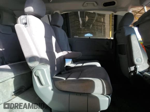 ✅ 2006 Honda Odyssey EX • VIN: 5FNRL38456B447604 • Лот: 87312445. Опубликован ранее на Copart с пробегом 188 453 миль. Бесплатный доступ к архиву аукционных продаж из США и подробный отчёт об истории автомобиля на DreamBid. Изображение 11.