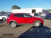✅ 2025 Jeep Compass Latitude • VIN: 3C4NJDBN6ST588396 • Lot: 43463579. Wystawiony na IAAI z przebiegiem 22 294 mil. Bezpłatny archiwum sprzedaży aukcyjnych z USA i szczegółowy raport historii pojazdu na DreamBid. Zdjęcie 13.