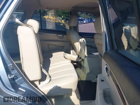 ✅ 2009 Hyundai Santa Fe SE • VIN: 5NMSH13E09H304005 • Lot: 43024287. Listed on IAAI with 153,828 mi. Free auction sales archive from the USA and detailed vehicle history report at DreamBid. Image 8.