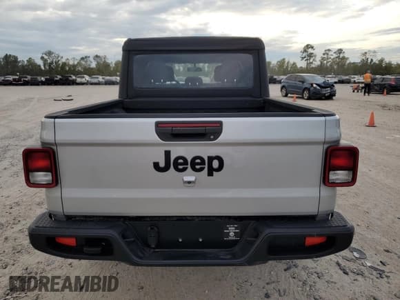 ✅ 2022 Jeep Gladiator Sport • VIN: 1C6HJTAG1NL110162 • Лот: 82398914. Опубликован ранее на Copart с пробегом Не указан. Бесплатный доступ к архиву аукционных продаж из США и подробный отчёт об истории автомобиля на DreamBid. Изображение 6.