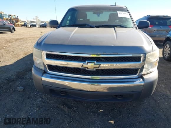 ✅ 2007 Chevrolet Silverado 1500 1LT • VIN: 2GCEC13J171730196 • Lot: 43476968. Wystawiony na IAAI z przebiegiem 319 737 mil. Bezpłatny archiwum sprzedaży aukcyjnych z USA i szczegółowy raport historii pojazdu na DreamBid. Zdjęcie 6.