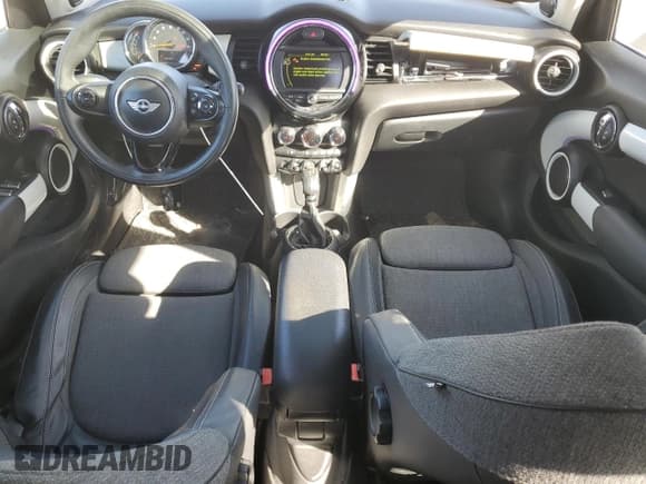 ✅ 2015 MINI Hardtop 4 Door • VIN: WMWXS5C59FT827576 • Lot: 82661265. Wystawiony na Copart z przebiegiem 115 930 mil. Bezpłatny archiwum sprzedaży aukcyjnych z USA i szczegółowy raport historii pojazdu na DreamBid. Zdjęcie 8.