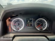 ✅ 2018 Ram 2500 Tradesman • VIN: 3C6UR5HL0JG164856 • Lot: 64457175. Wystawiony na Copart z przebiegiem 209 178 mil. Bezpłatny archiwum sprzedaży aukcyjnych z USA i szczegółowy raport historii pojazdu na DreamBid. Zdjęcie 9.