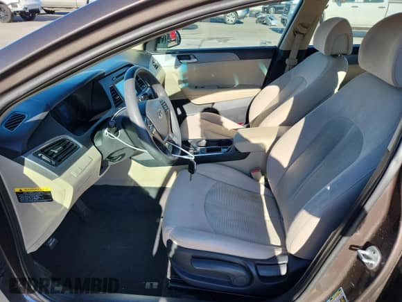 ✅ 2016 Hyundai Sonata 2.4L • VIN: 5NPE24AF7GH371552 • Lot: 84923165. Wystawiony na Copart z przebiegiem 127 767 mil mil. Skorzystaj z bezpłatnego archiwum sprzedaży aukcyjnych z USA i zobacz szczegółowy raport historii pojazdu na DreamBid. Zdjęcie 7.