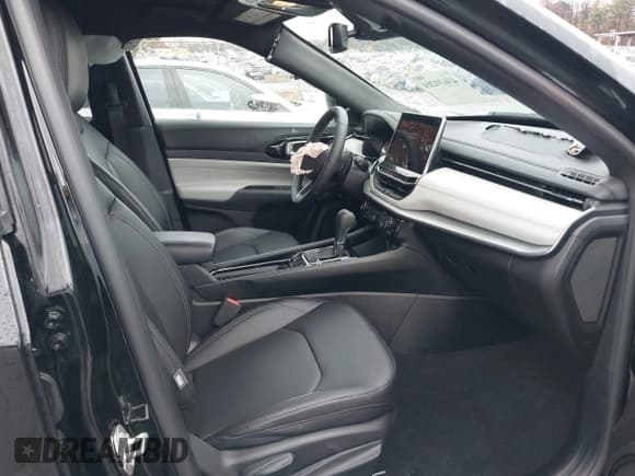 ✅ 2025 Jeep Compass Limited • VIN: 3C4NJDCN8ST502293 • Lot: 43639204. Listed on IAAI with 5,786 mi. Free auction sales archive from the USA and detailed vehicle history report at DreamBid. Image 5.