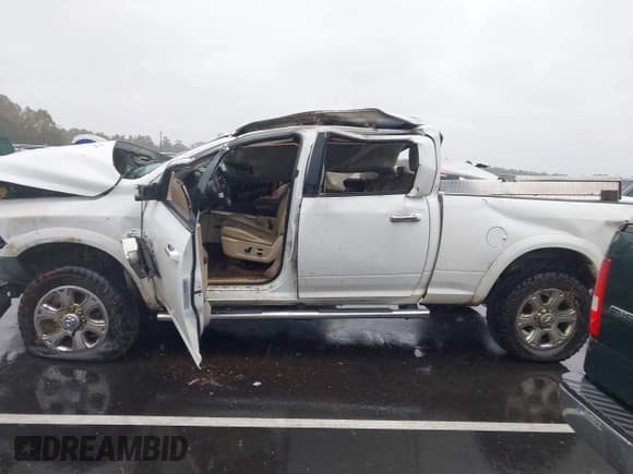 ✅ 2017 Ram 2500 Laramie • VIN: 3C6UR5FL5HG772174 • Lot: 43543294. Listed on IAAI with Not provided. Free auction sales archive from the USA and detailed vehicle history report at DreamBid. Image 13.