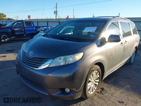 ✅ 2014 Toyota Sienna XLE • VIN: 5TDYK3DC0ES446673 • Lot: 43556251. Listed on IAAI with 204,332 mi. Free auction sales archive from the USA and detailed vehicle history report at DreamBid. Image 17.